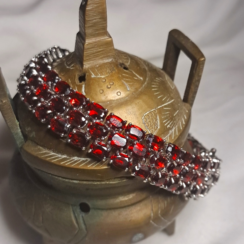 VTG 925 Thai Silver / Garnet bracelet